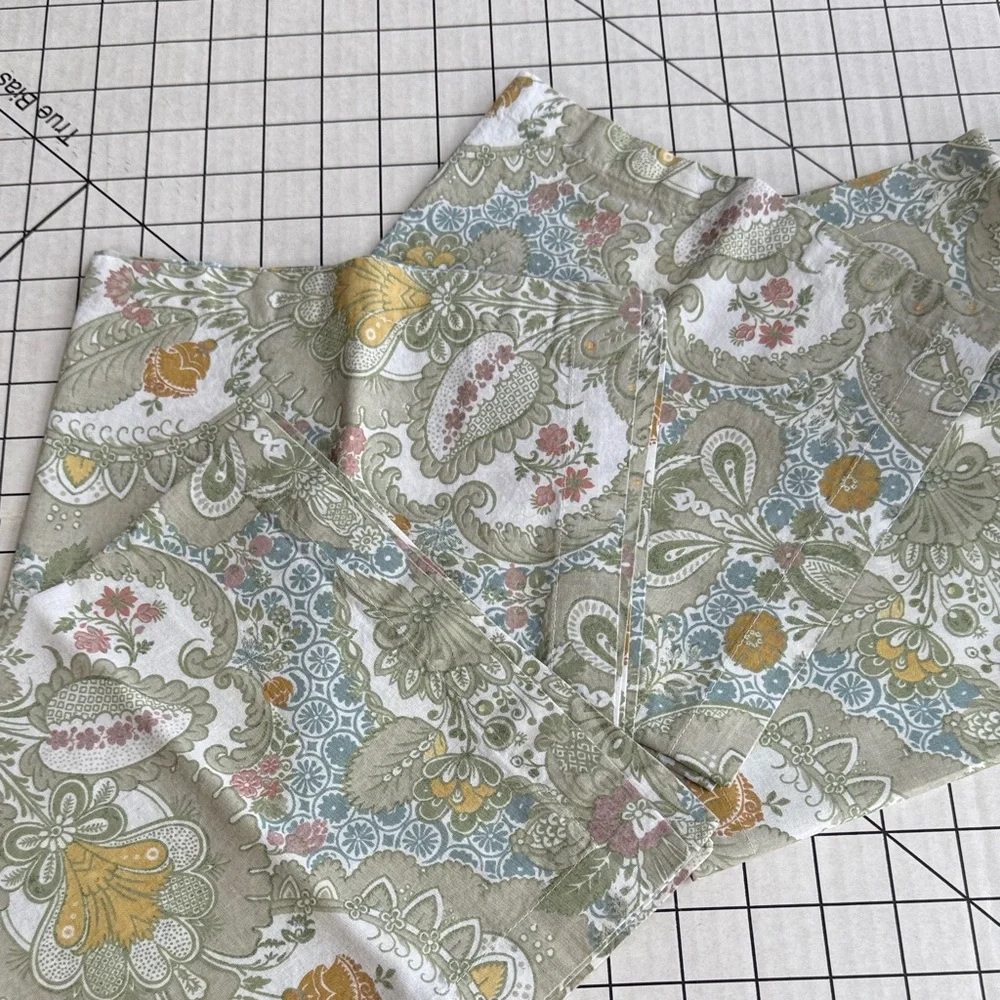 Pottery Barn Cotton Napkins Set of 4 – Green Paisley Floral – 20x20